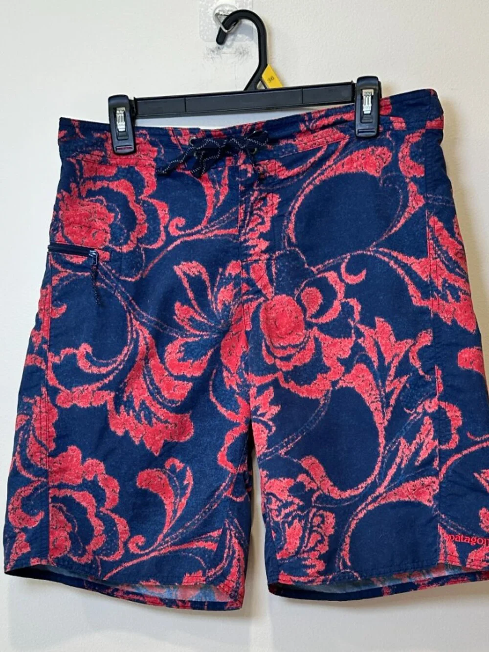 Men's Patagonia Swimsuit Bathing Suit Red Blue Flowers Sz 32 Button Fly Trunks